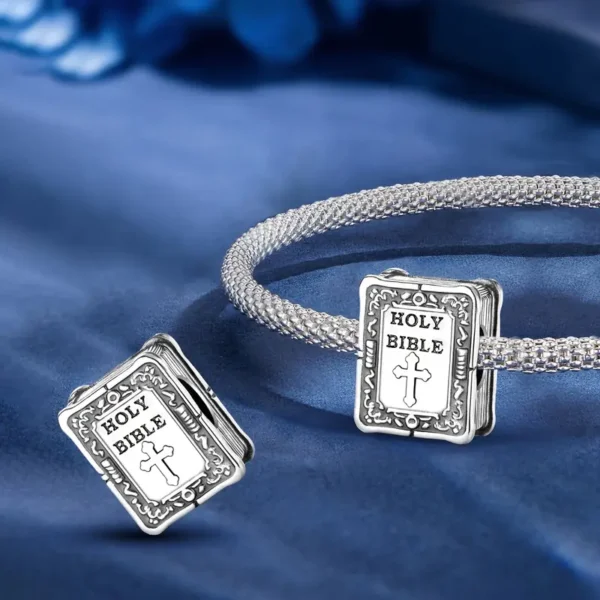 Charm-Anhänger „Holy Bible“ – Charm mit Gravur | Glaubensschmuck für Armbänder & Ketten