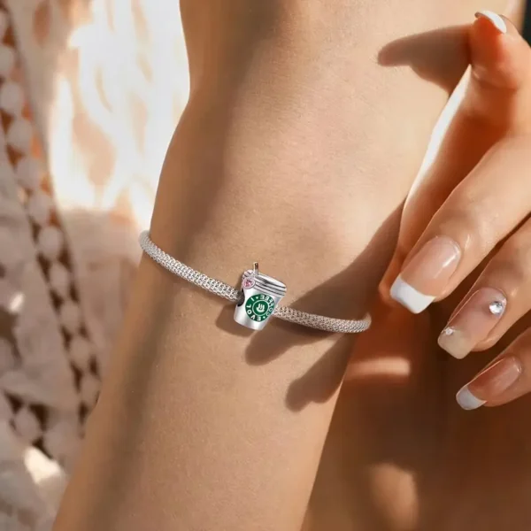 Charm „Coffee Lover“ – Versilberter Kaffeebecher mit Herzanhänger für Armbänder & Ketten