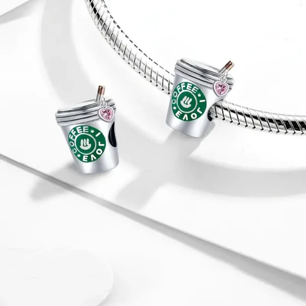 Charm „Coffee Lover“ – Versilberter Kaffeebecher mit Herzanhänger für Armbänder & Ketten