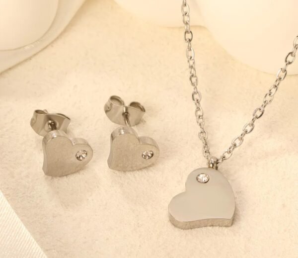 Personalisiertes Herz-Schmuckset – Halskette & Ohrringe mit Gravur, Edelstahl, silberfarben